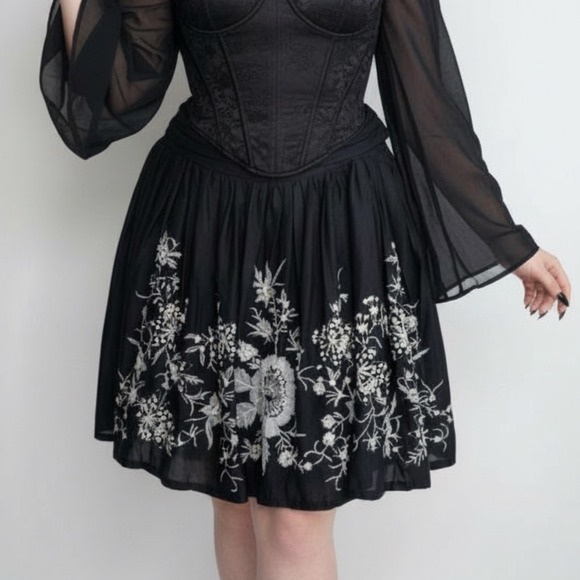 NWT WD-NY Sz16 Black Skirt White Floral Embroidery Sequin Whimsigoth‎ Dark Fairy - Picture 1 of 13